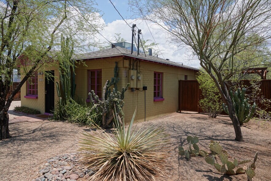 Building Photo - 3902 N Tyndall Ave