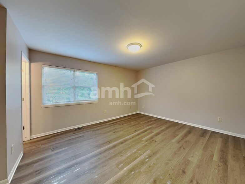 Building Photo - 5925 Bluegrass Trl