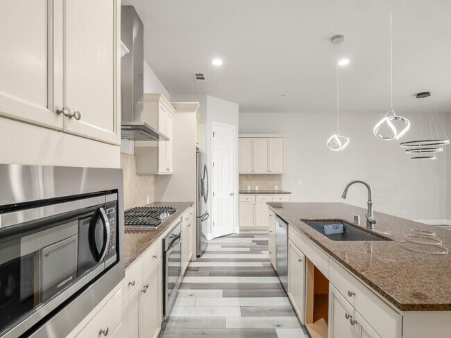 Building Photo - Beautifully Updated 4 Bedroom, 2.5 Bath in North Fresno