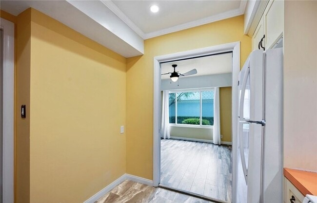 Building Photo - Updated 1-Bedroom Condo with Garage, Pool & Patio in Prime Fullerton Location