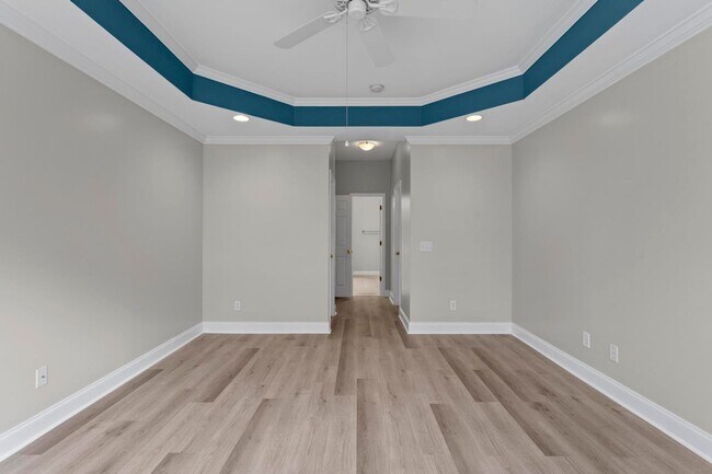 Building Photo - **MOVE IN SPECIAL** $500 off first months ...