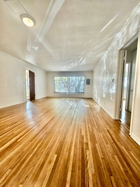 Building Photo - 1850 N La Brea Ave