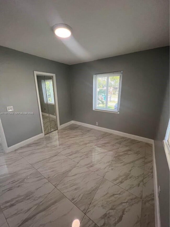 Building Photo - 18 Miami Gardens Rd