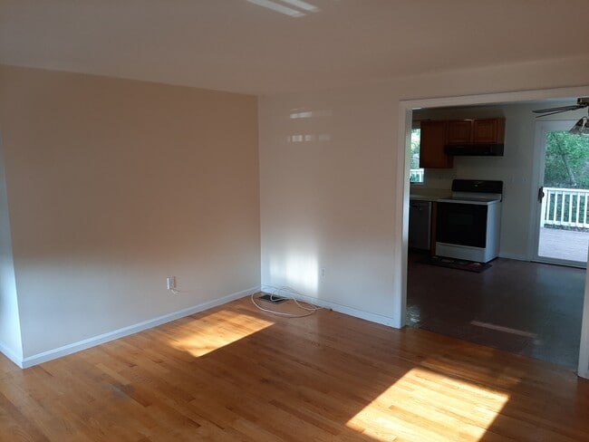 Building Photo - 118 Montclair Ave