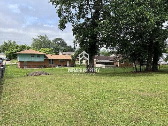 Building Photo - 6119 Rickwood Dr NW
