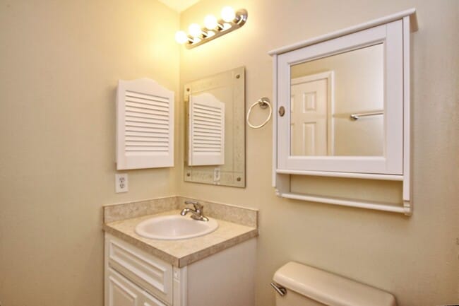 Building Photo - Charming Home in Whisper Lakes!! Available...
