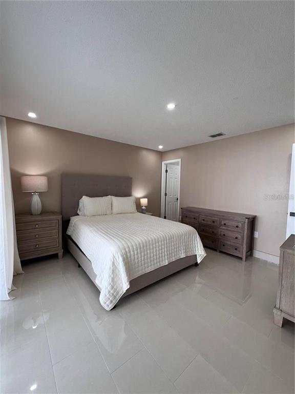 Building Photo - 30225 Double Dr