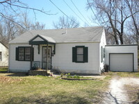 Building Photo - 2 Bedroom Home