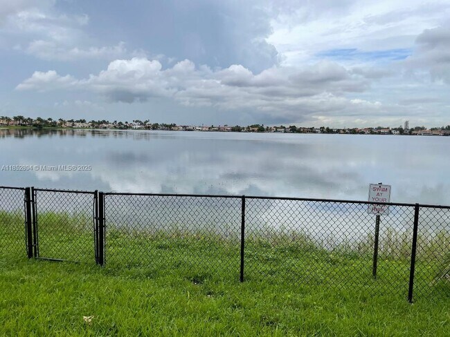 Building Photo - 880 NW 123rd Ct