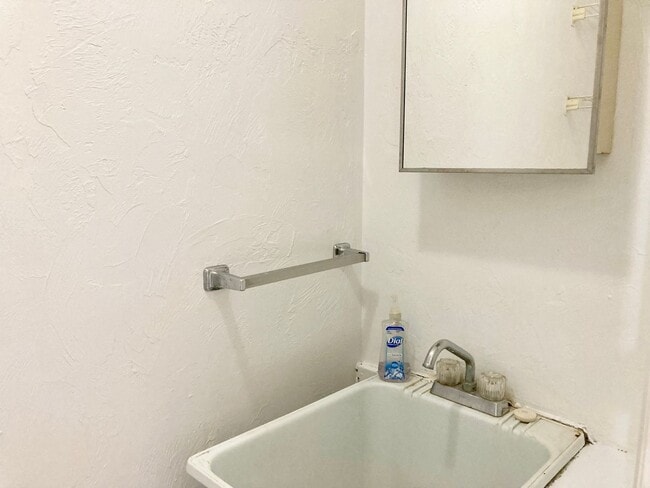 Building Photo - 2 bedroom, 1.5 bath home with carport