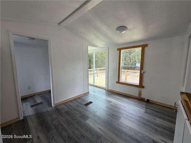 Building Photo - 1222 White Dr N E