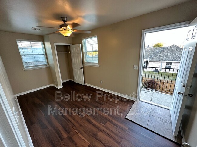 Building Photo - 4811 Thrush St