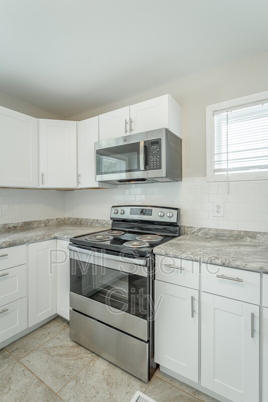 Building Photo - 1375 Orbit Dr