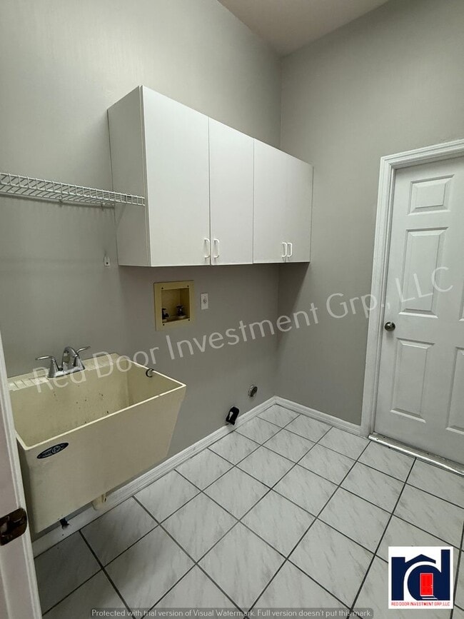 Building Photo - 3 Bedroom 2 Bath + Office Home~Ready for Move In!