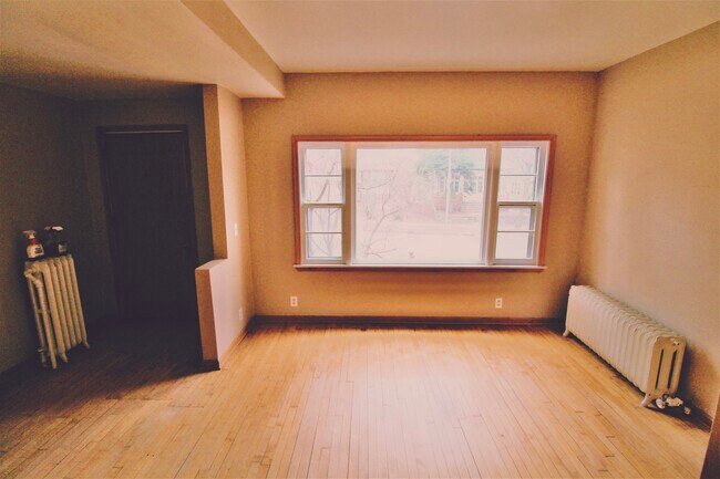 Building Photo - 2927 N Newhall St