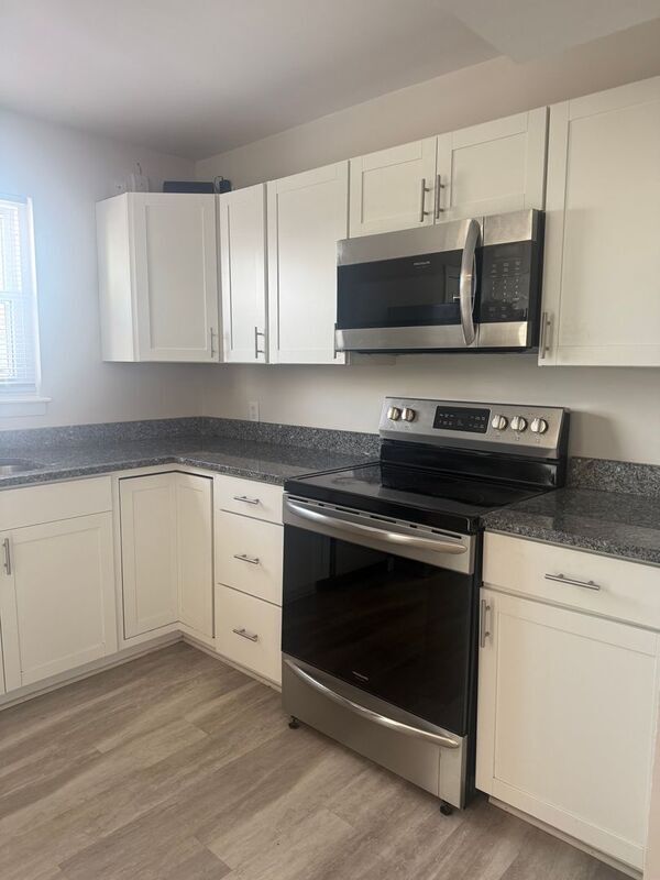 Building Photo - 1000 Monticello Rd