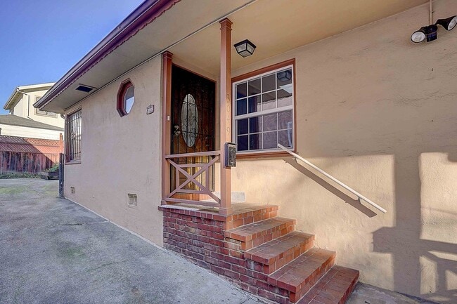 Primary Photo - 3047-3049 Berlin Way