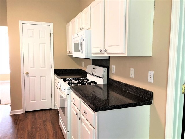 Building Photo - 180 Hainsworth Dr