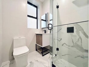 Building Photo - 325 Putnam Ave
