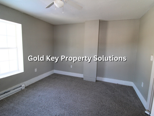 Building Photo - 1221-1223 W 14th St