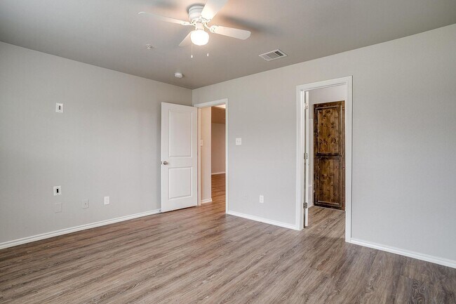 Building Photo - 1/2 Off First Month