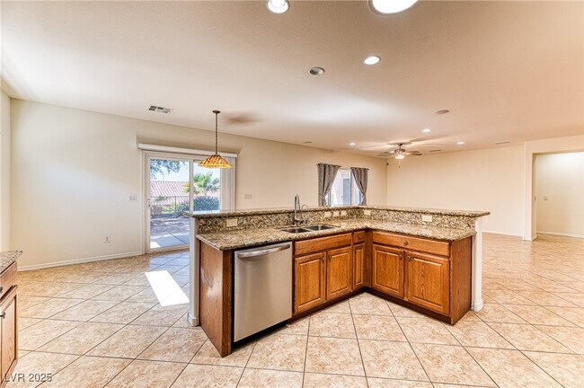 Building Photo - 2253 Laurel Heights Ln
