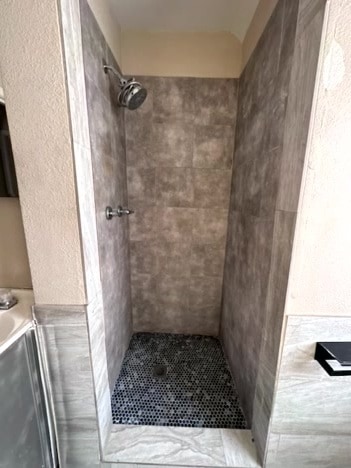 Bathroom Shower - 4819 Nome St