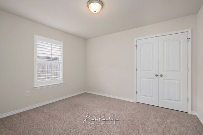 Building Photo - 5515 Peach Dr