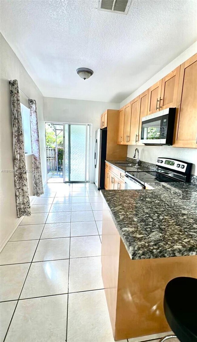 Building Photo - 28452 SW 141st Pl