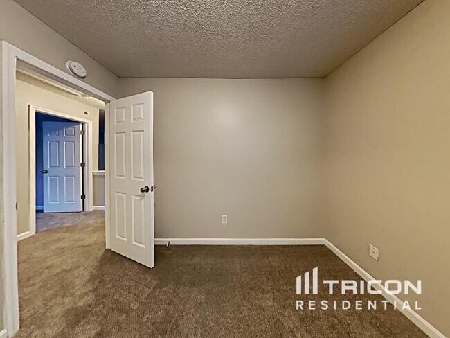 Building Photo - 121 Riglaw Cir