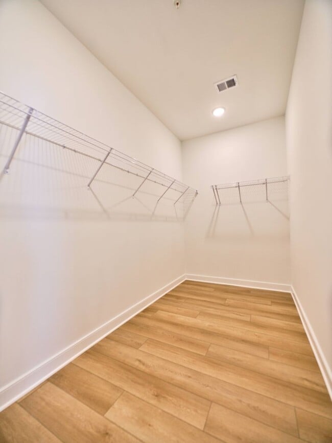 Building Photo - 16076 Frederick Rd