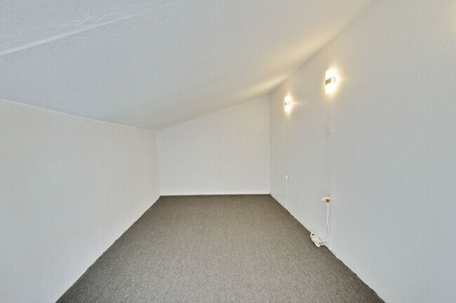 Building Photo - Remodeled 2 Bed 2 Bath Modern Condo with Bonus Loft Area