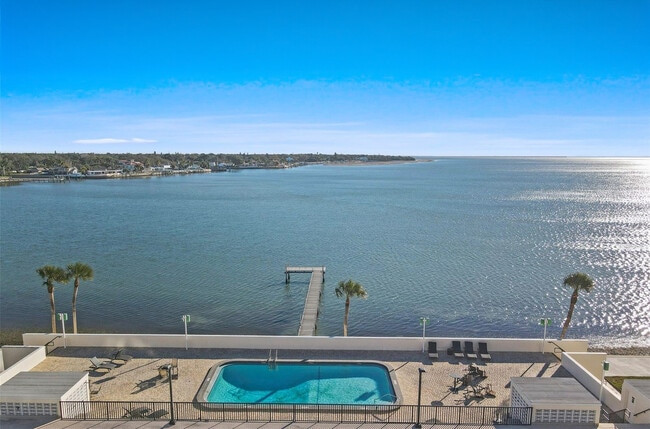 Building Photo - 7100 Sunshine Skyway Ln S
