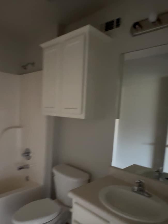 Building Photo - 955 A