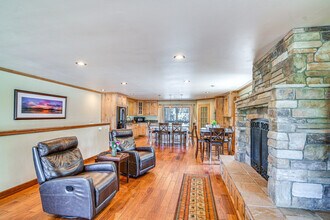 Building Photo - 3688 Paradise Ave