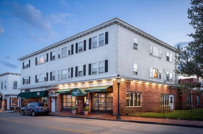 Primary Photo - 107 Bellevue Ave