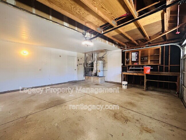 Building Photo - 3047 Mill Oak Way