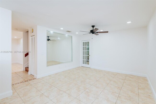 Building Photo - 305 S Ketch Dr