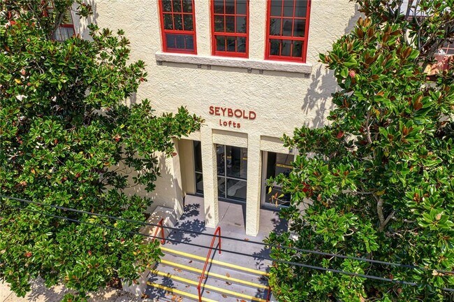 Building Photo - 1501 W Horatio St