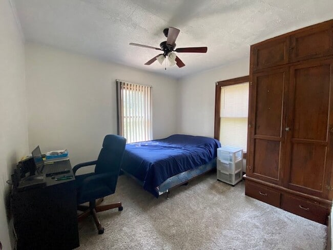 Building Photo - Charming 2 Bedroom 1 Bath Single Family Home!