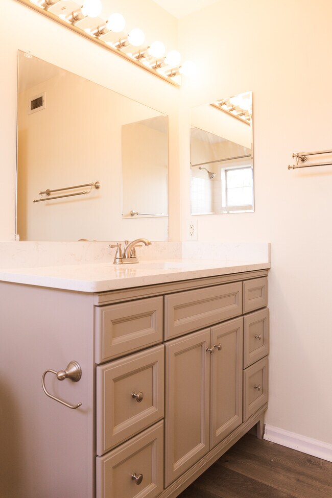 Building Photo - 14049 Vista Drive