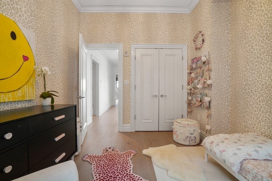 Building Photo - 32 Derne St