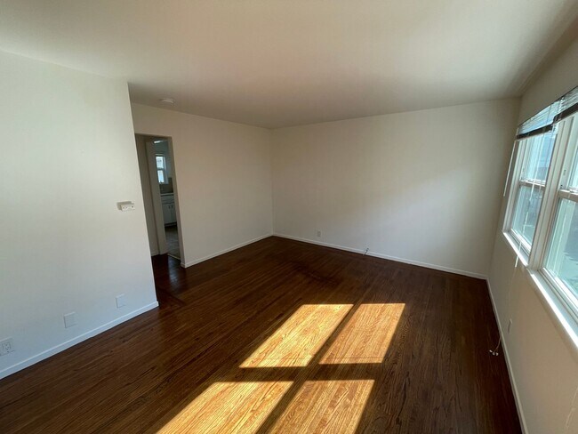 Building Photo - 25 Duane St