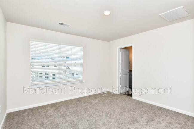 Building Photo - 27 English Ct