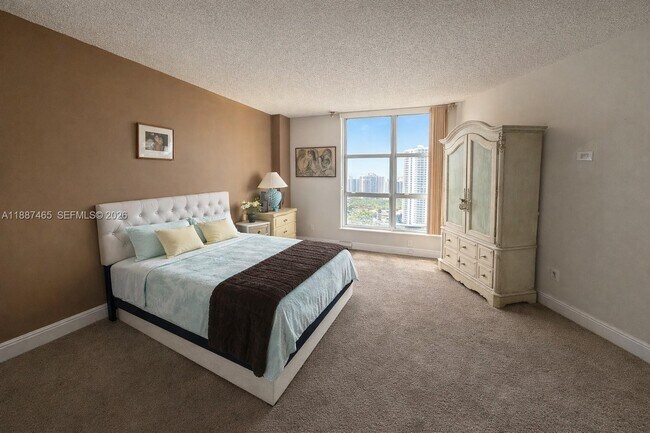 Building Photo - 19195 NE 36th Pl