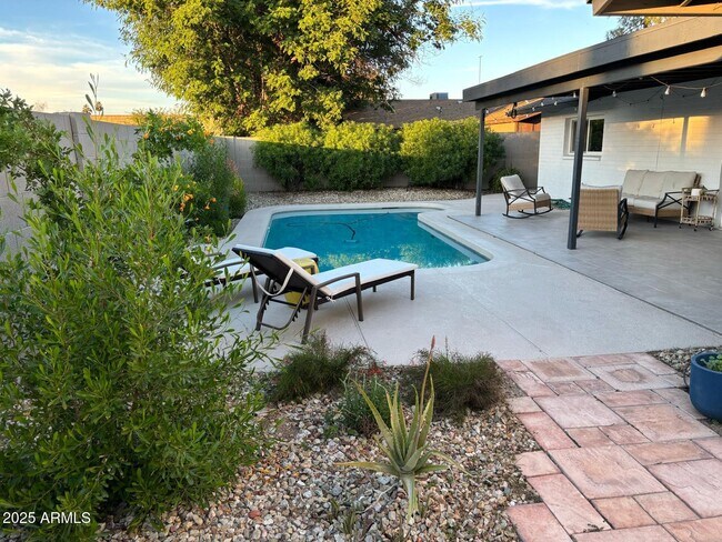 Building Photo - 4414 S Terrace Rd