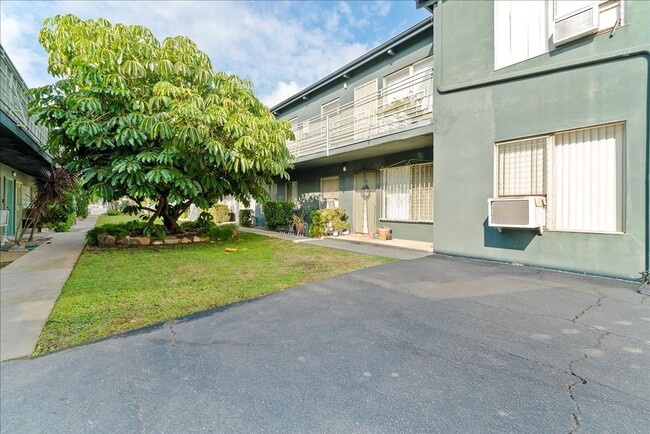 Building Photo - Beautiful One Bedroom Apartment Now Availa...