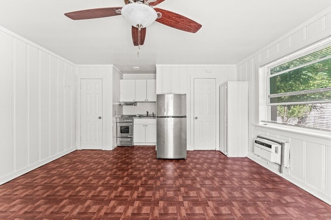 Building Photo - 411 53rd St
