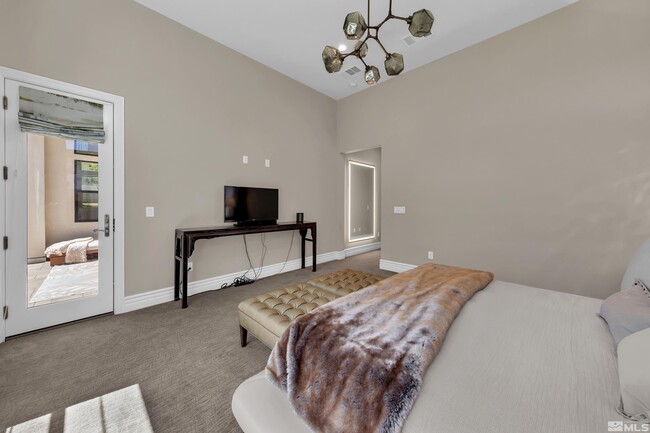 Building Photo - 724 W Pleasant Oak Trl