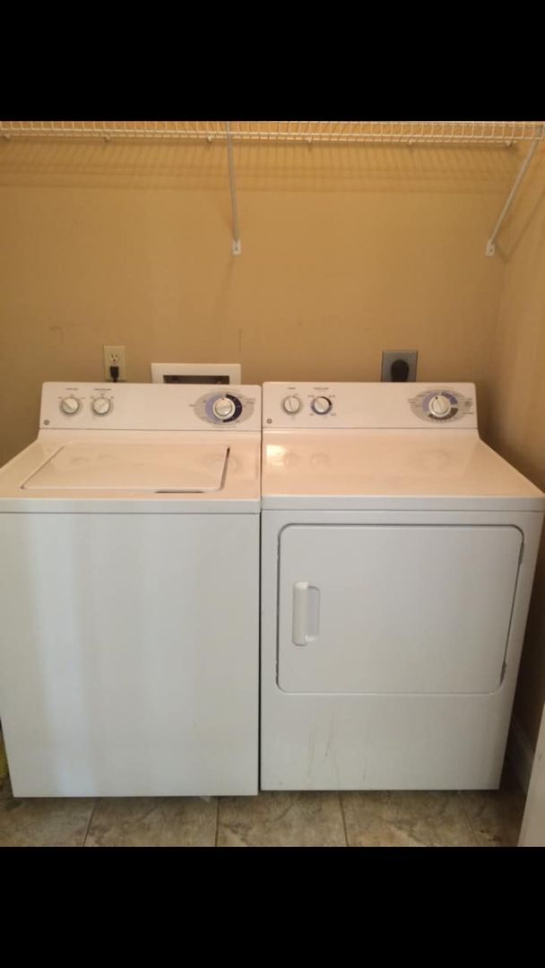 Building Photo - 2 bedroom/2 bath condo across from the TAC